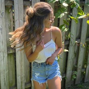 Abercrombie & Fitch curve love high-rise mom shorts in the size 24/00.